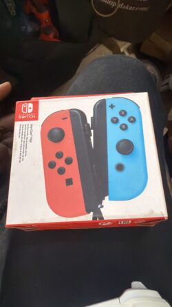 Paire de Joy-Con Nintendo Switch - Rouge et Bleu