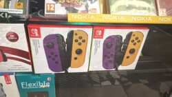 Paire de Joy-Cons pour Nintendo Switch - Violet et Jaune