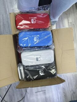 Étui de transport rigide Nintendo Switch - Rouge, Bleu, Blanc, Noir